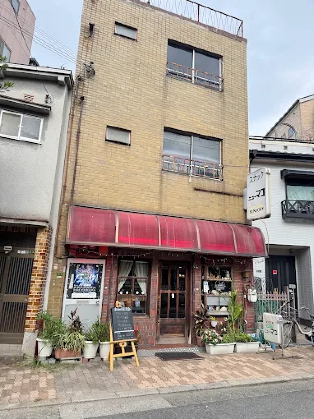 スナック ニューマコの外観画像